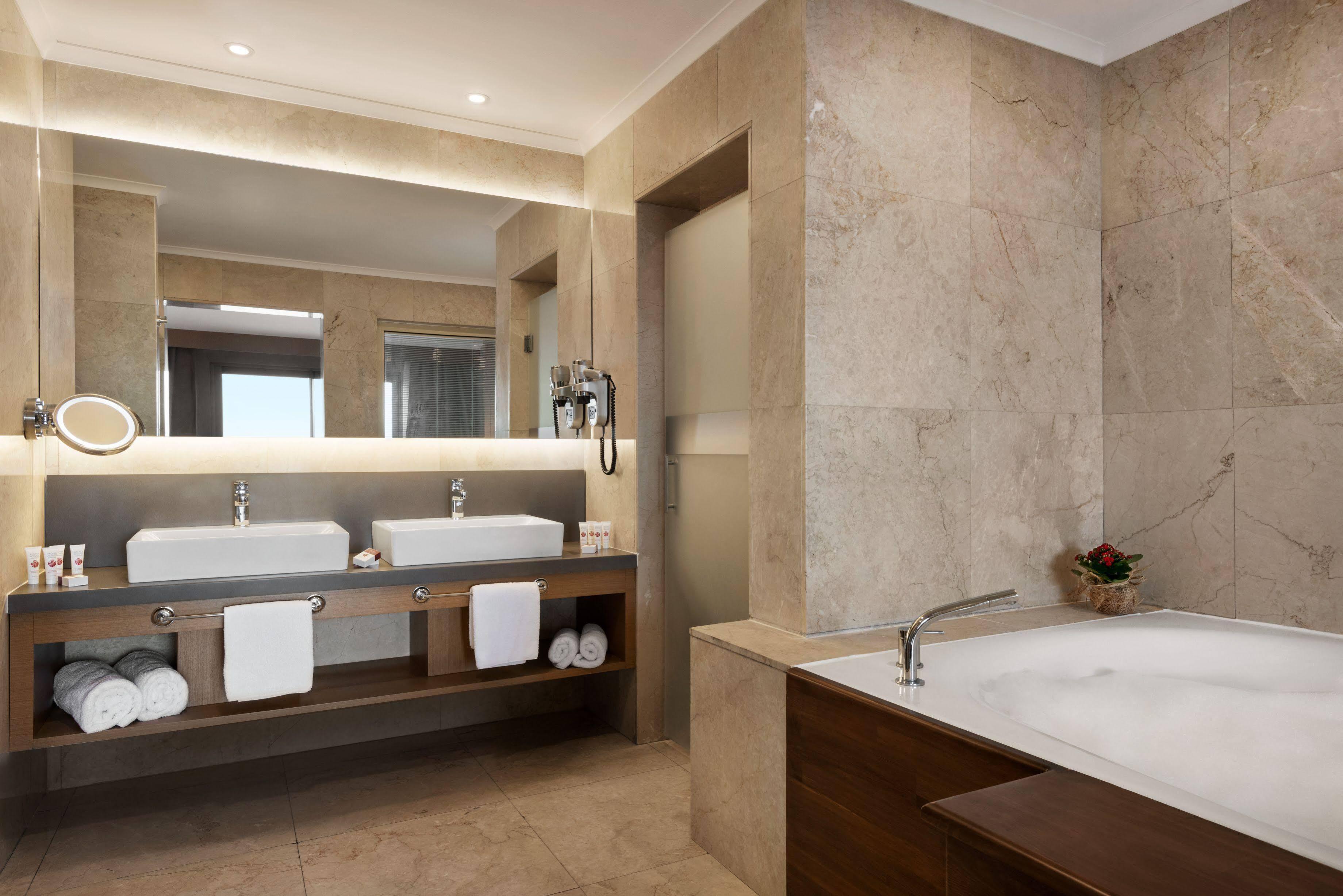Ramada Resort By Wyndham Unye מראה חיצוני תמונה