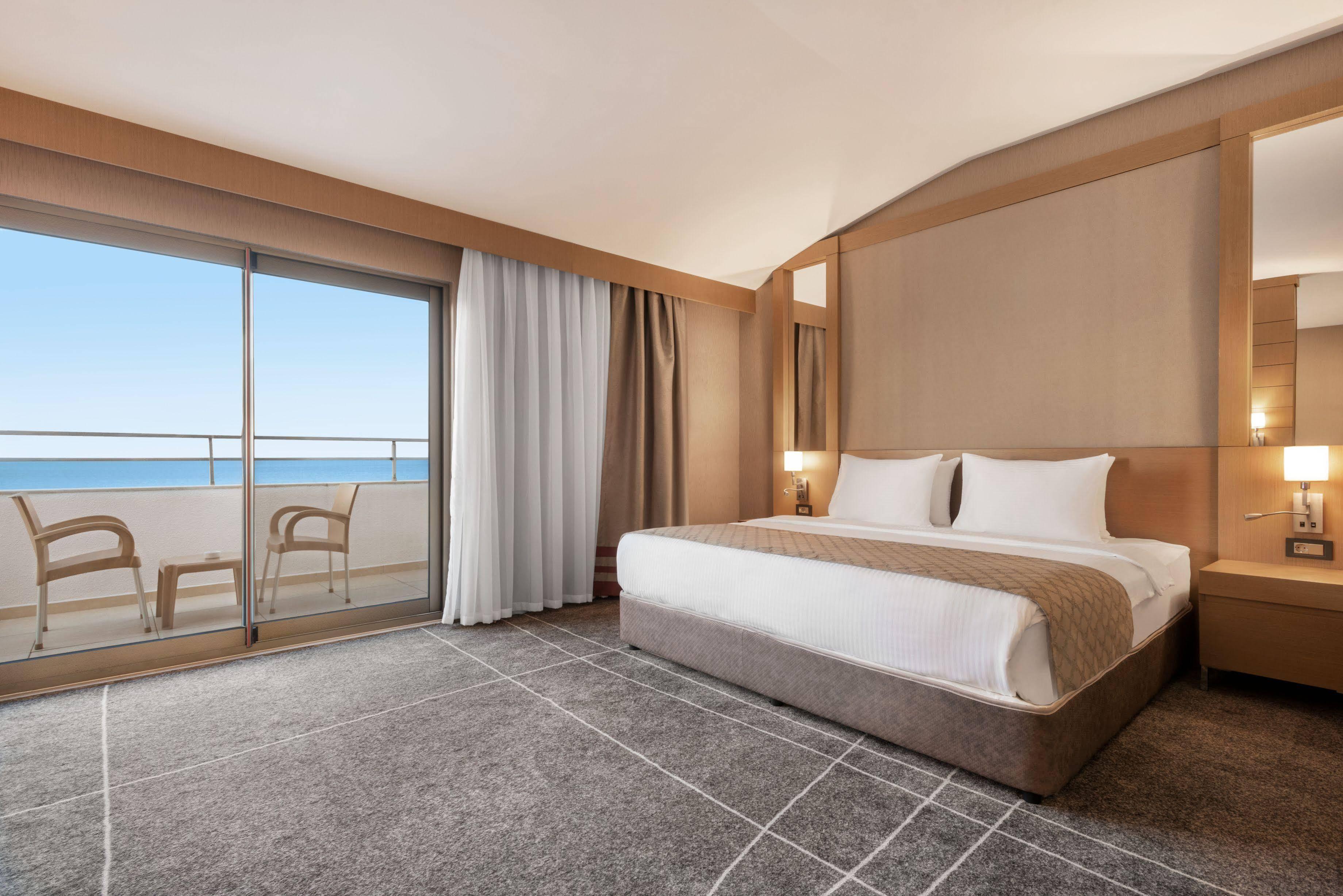 Ramada Resort By Wyndham Unye מראה חיצוני תמונה