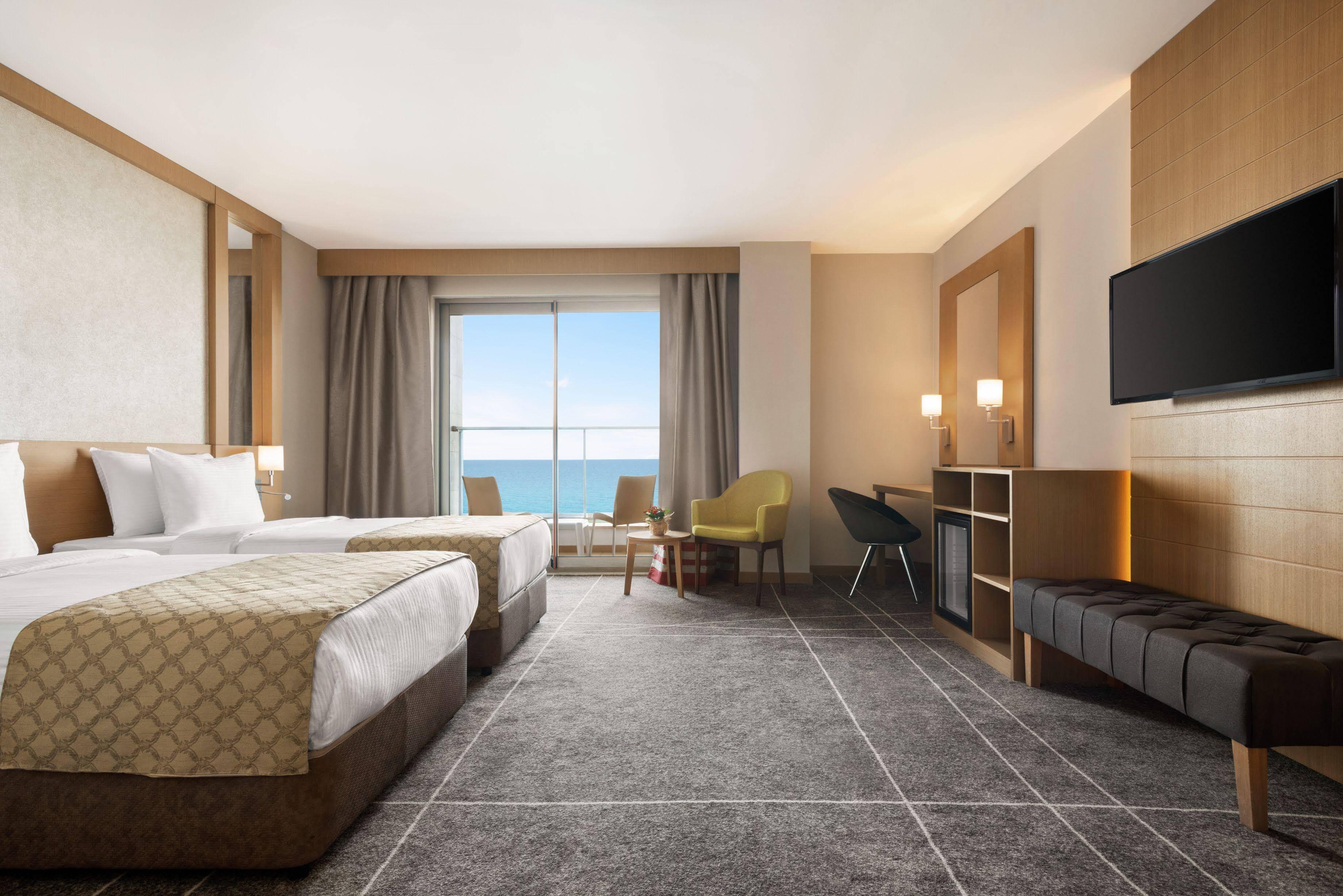 Ramada Resort By Wyndham Unye מראה חיצוני תמונה