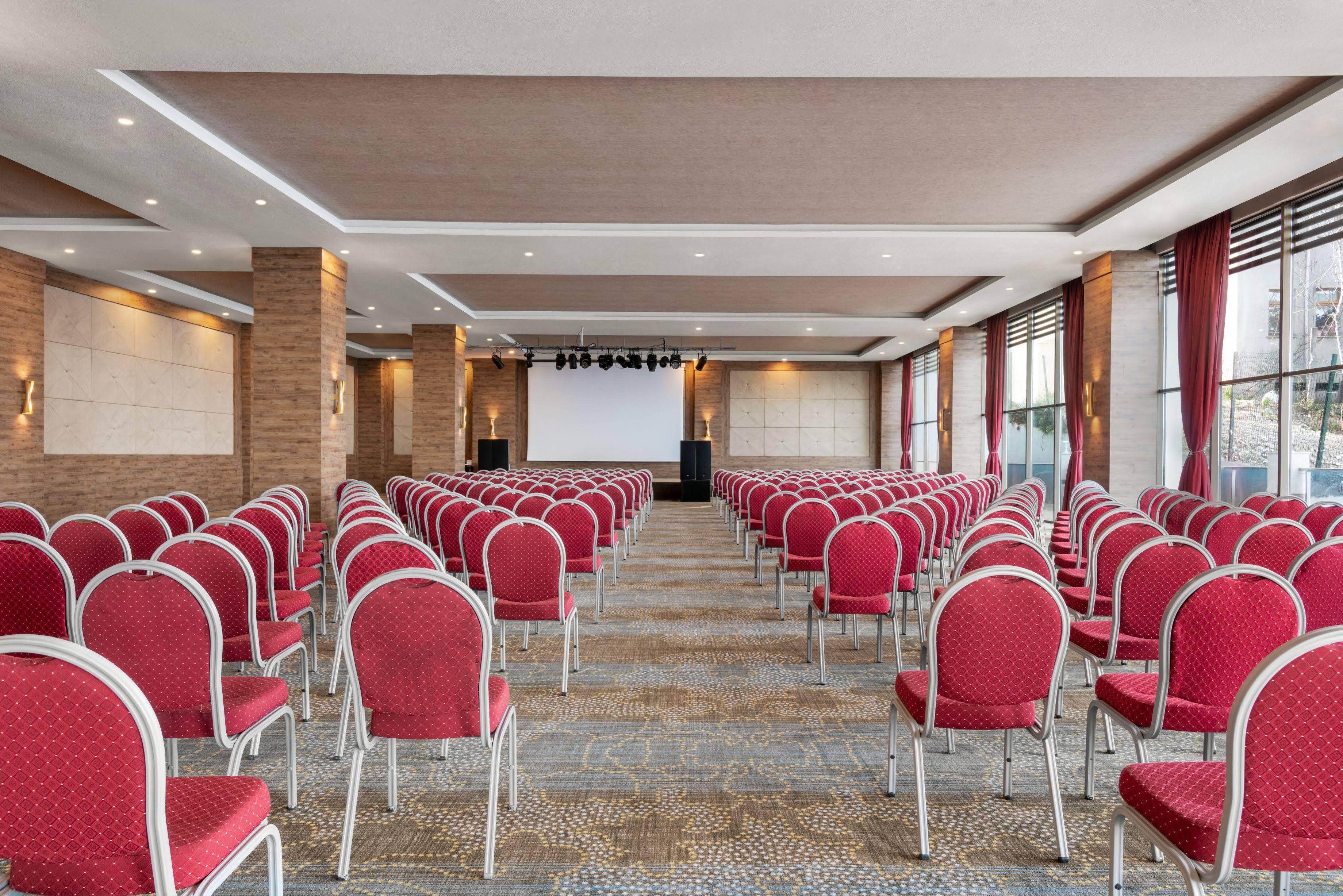 Ramada Resort By Wyndham Unye מראה חיצוני תמונה