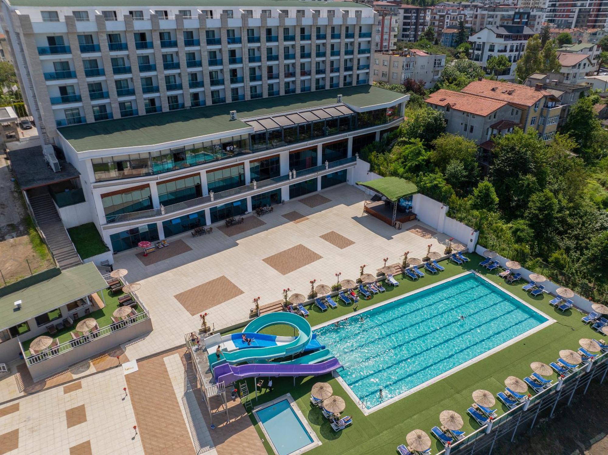Ramada Resort By Wyndham Unye מראה חיצוני תמונה