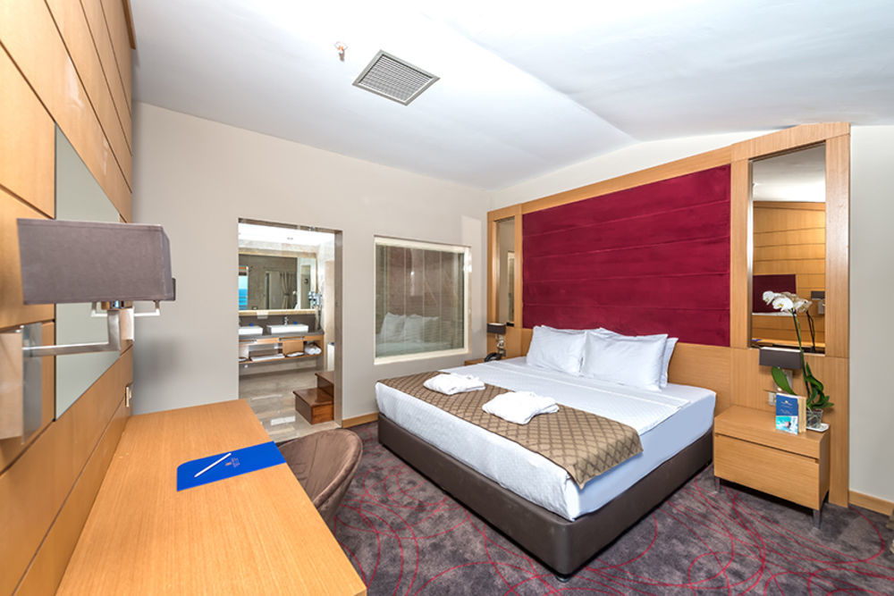 Ramada Resort By Wyndham Unye מראה חיצוני תמונה