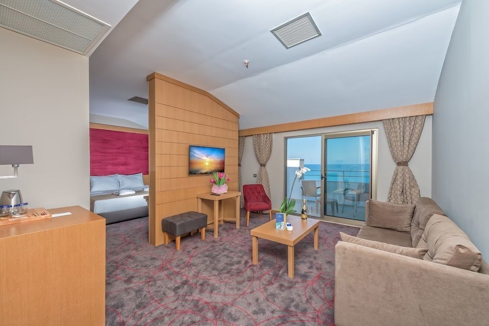 Ramada Resort By Wyndham Unye מראה חיצוני תמונה
