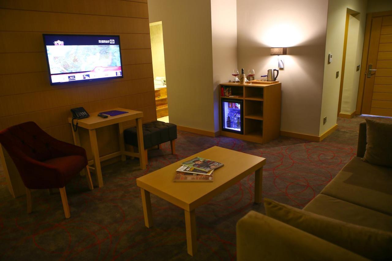 Ramada Resort By Wyndham Unye מראה חיצוני תמונה